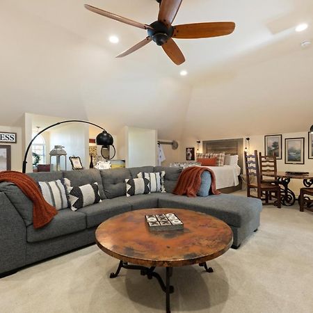 The Plantation House Boutique Inn Pflugerville Extérieur photo